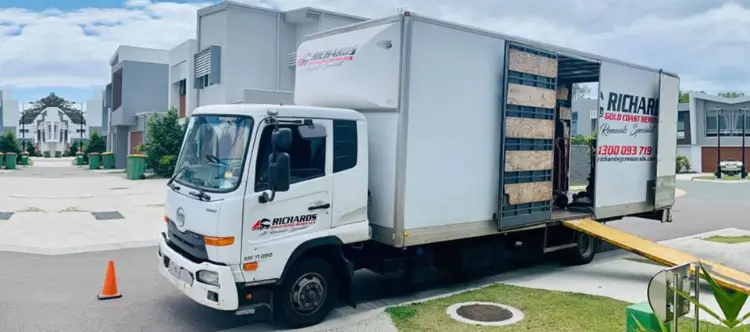 How Self-Storage Services Simplify Your House Move